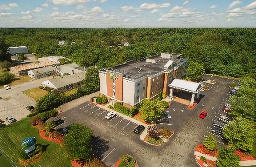 Middleborough Hotel | Holiday Inn Express Hotel & Suites Middleboro Raynham, an IHG Hotel