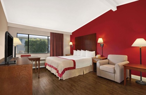 Torrance Hotel | Ramada by Wyndham Torrance