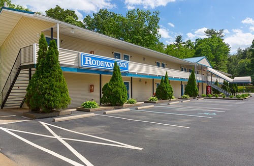 Milford Hotel | Rodeway Inn Milford - I-84
