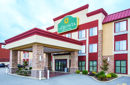 O'Fallon Hotel | La Quinta Inn & Suites by Wyndham O'Fallon, IL - St. Louis