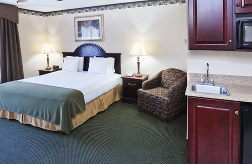 Gainesville Hotel | Holiday Inn Express Hotel & Suites Gainesville, an Ihg Hotel