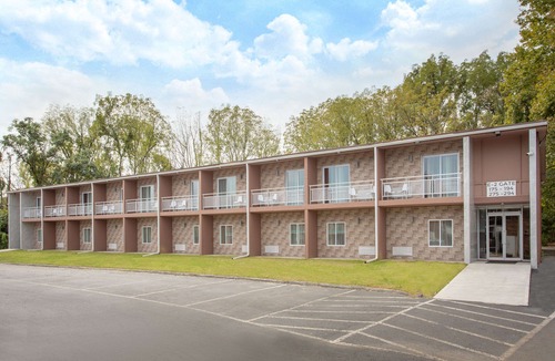 Harrisburg - Hershey Hotel | Howard Johnson by Wyndham Harrisburg