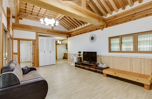 Nagan-myeon Hotel | MyeongGa Hanok Pension