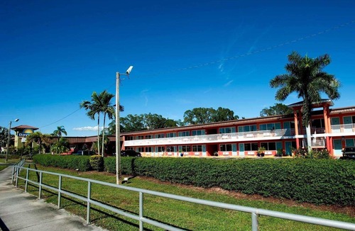 San Carlos Park Hotel | Days Inn by Wyndham Fort Myers Springs Resort