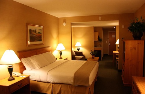 Warrenton Hotel | Holiday Inn Express Hotel & Suites Warrenton, an Ihg Hotel