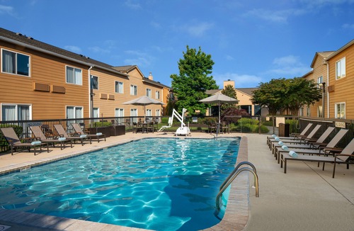 Twin Brook Hotel | Sonesta Select Chattanooga Hamilton Place