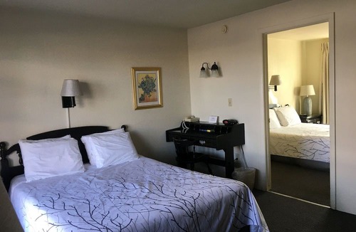 Cheboygan Hotel | Continental Inn