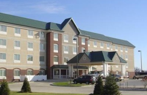 Quincy Hotel | Town & Country Inn and Suites