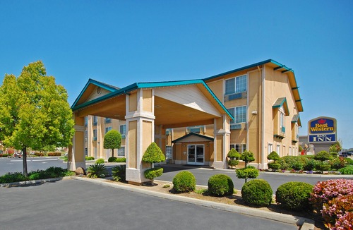 Oakdale Hotel | Best Western Plus Rama Inn & Suites