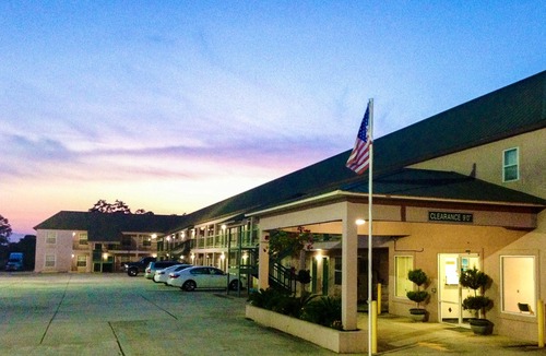 Metter Hotel | Garden Inn & Suites