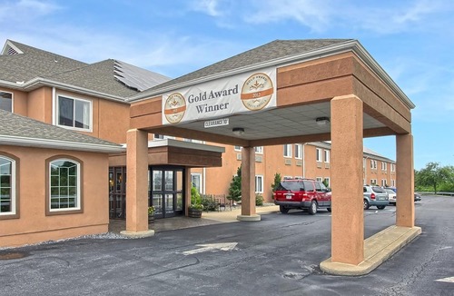 New Holland Hotel | Comfort Inn Amish Country