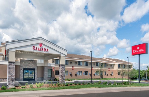 Golden Valley Hotel | Ramada by Wyndham Minneapolis Golden Valley