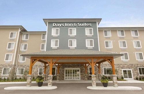 Lindsay Hotel | Days Inn & Suites by Wyndham Lindsay