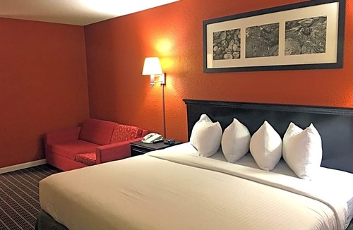 O'Fallon Hotel | Baymont by Wyndham O'Fallon St. Louis Area