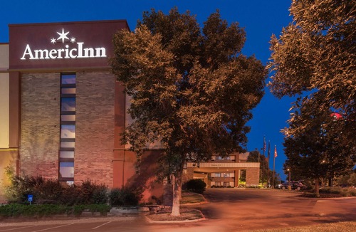 Omaha Hotel | AmericInn by Wyndham Omaha