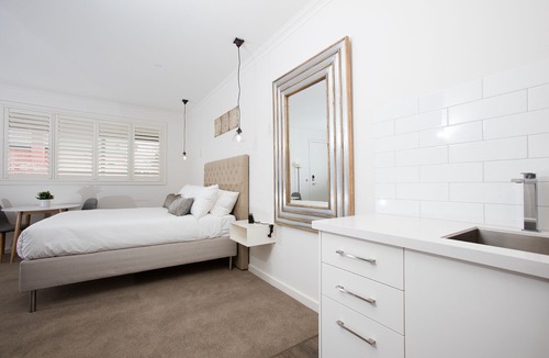 Ballarat Hotel | Newington Apartments