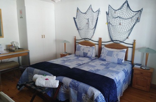 Gordons Bay Central Hotel | Le Bay Lodge
