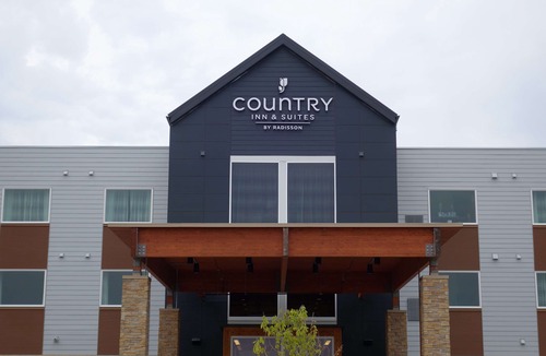 Fort Atkinson Hotel | Country Inn & Suites by Radisson, Ft. Atkinson, WI