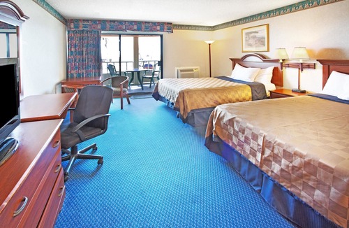 Sunset Beach Hotel | Travelodge by Wyndham Ocean Front