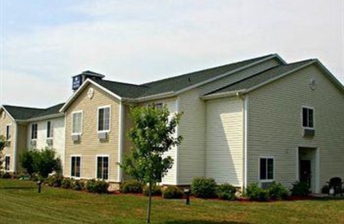 Clintonville Hotel | Cobblestone Inn & Suites - Clintonville