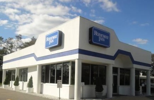 Ronkonkoma Hotel | Rodeway Inn Macarthur Airport