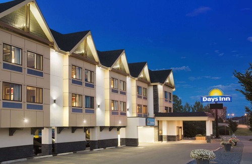 Montgomery Hotel | Days Inn by Wyndham Calgary Northwest
