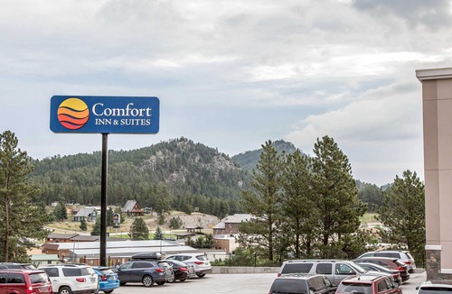 Hill City Hotel | Comfort Inn & Suites Near Mt. Rushmore
