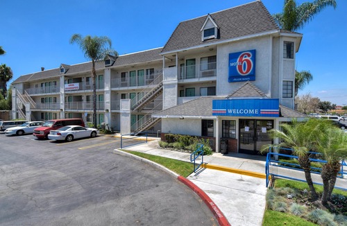 Buena Park Hotel | Motel 6-Buena Park, CA - Knotts Berry Farm - Disneyland