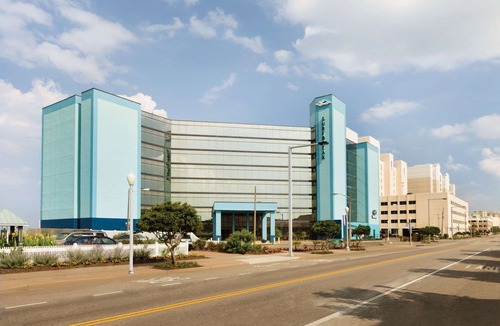 Northeast Virginia Beach Hotel | Surfbreak Oceanfront Hotel, Ascend Hotel Collection