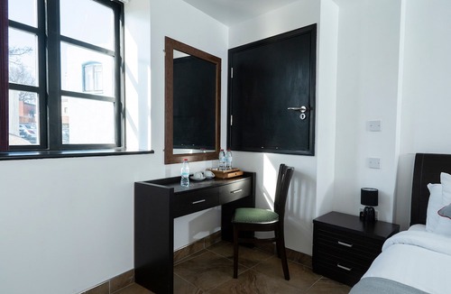 Bilston Hotel | Atz&H Inn