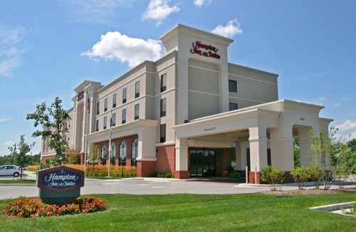 West Newton Hotel | Hampton Inn & Suites Indianapolis-Airport