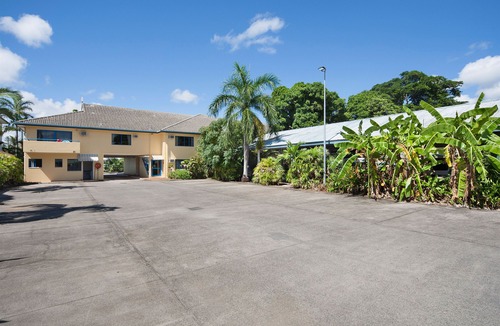 Earlville Hotel | Cairns Southside International