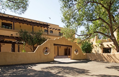 Taos Hotel | Sagebrush Inn & Suites