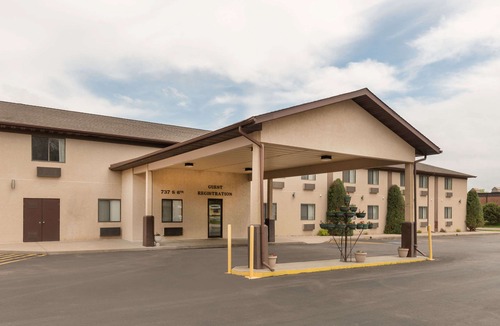 Hot Springs Hotel | Baymont by Wyndham Hot Springs