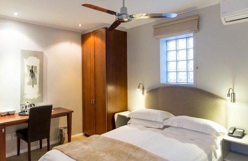 Three Anchor Bay Hotel | Head South Lodge