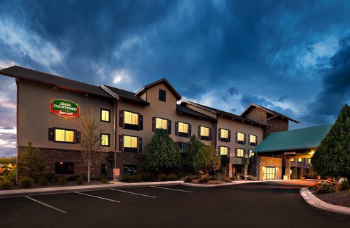 Woodlands Village Hotel | Courtyard Flagstaff