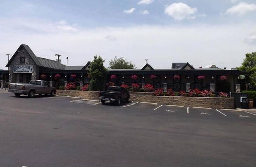 Lexington Hotel | Days Inn & Suites by Wyndham Lexington