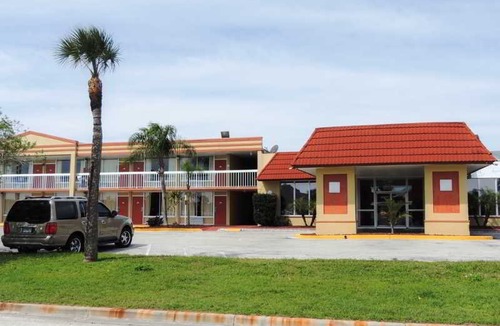 Titusville Hotel | Days Inn by Wyndham Titusville Kennedy Space Center
