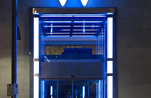 International District Hotel | W Montreal