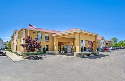 Lake Bluff Hotel | Days Inn by Wyndham Great Lakes - N. Chicago