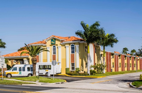 Golfview Hotel | Quality Inn Airport - Cruise Port