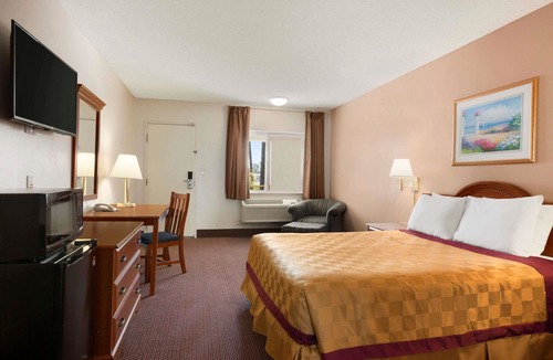 Oleander - Sunset Hotel | Travelodge by Wyndham Bakersfield