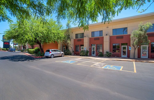 Youngtown Hotel | Quality Inn & Suites Phoenix NW - Sun City