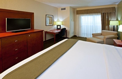 Bedford Hotel | Holiday Inn Express Hotel & Suites Bedford, an Ihg Hotel
