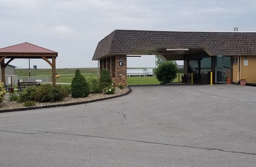 Washington Hotel | Hometown Inn & Suites