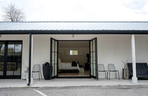 Wellington Hotel | Lakeside Motel