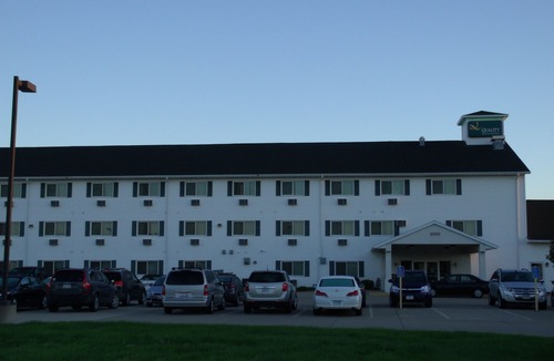 Eldridge Hotel | Quality Inn & Suites Eldridge Davenport North