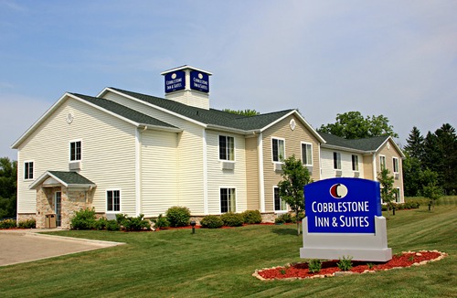 Clintonville Hotel | Cobblestone Inn & Suites - Clintonville