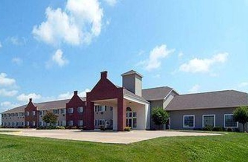 Pella Hotel | AmericInn by Wyndham Pella