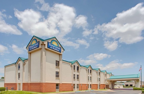 Tougaloo Hotel | Days Inn & Suites by Wyndham Ridgeland